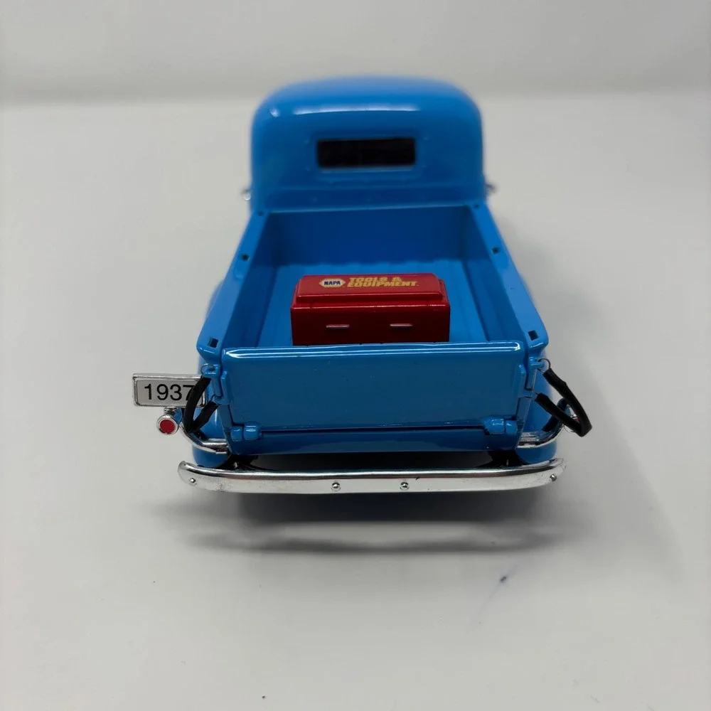 1937 Studebaker Pickup NAPA Tools & Equipment 1:24 Diecast Blue Truck READ